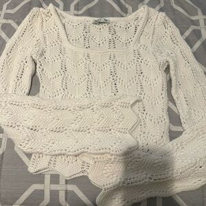 Hollister Teen Knit sweater like new.  Size XS
